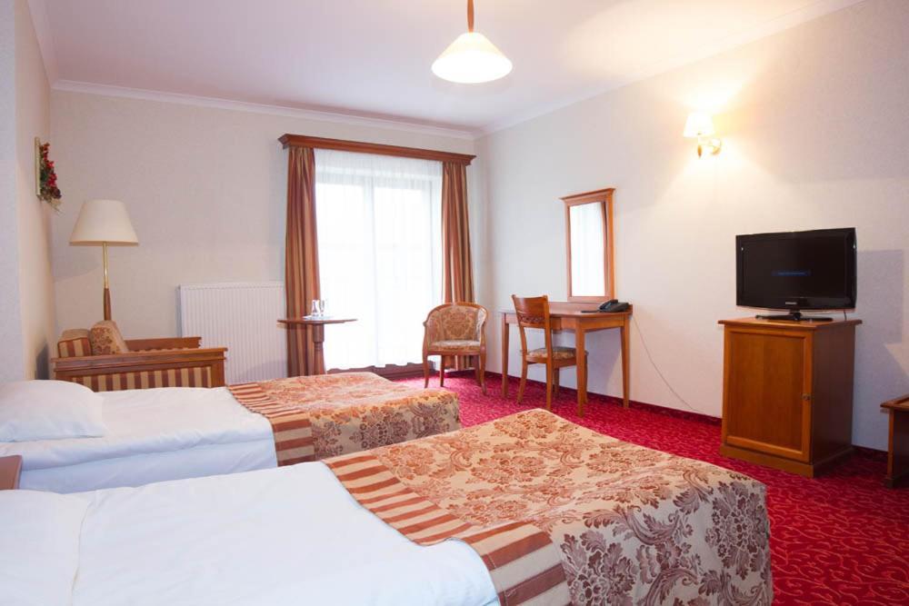 Hotel Stodolka Cminsk Bagian luar foto
