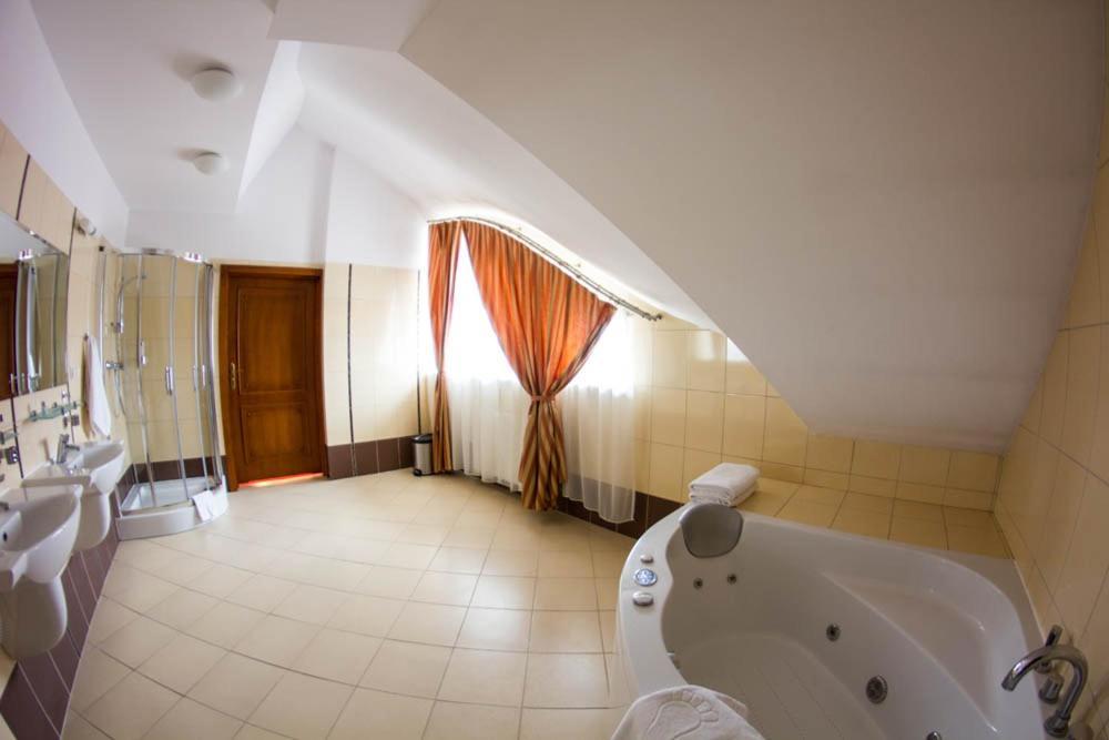 Hotel Stodolka Cminsk Bagian luar foto