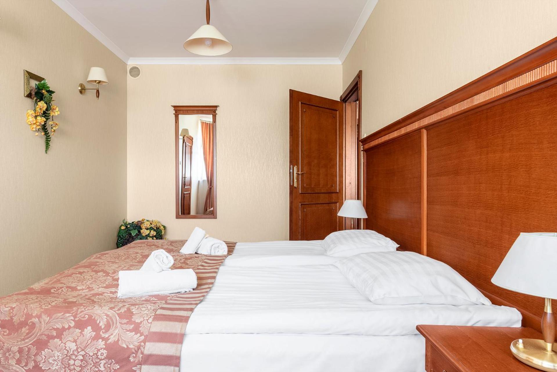 Hotel Stodolka Cminsk Bagian luar foto