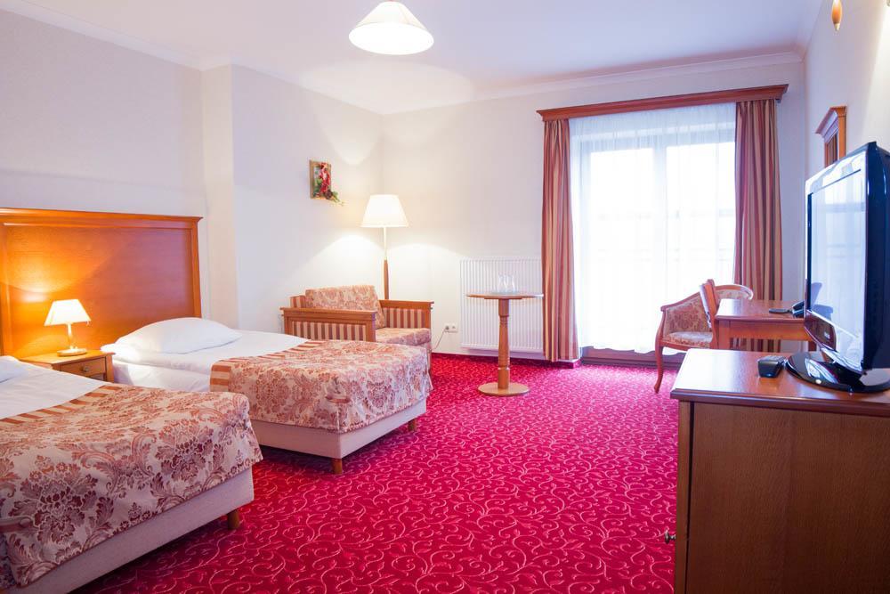 Hotel Stodolka Cminsk Bagian luar foto