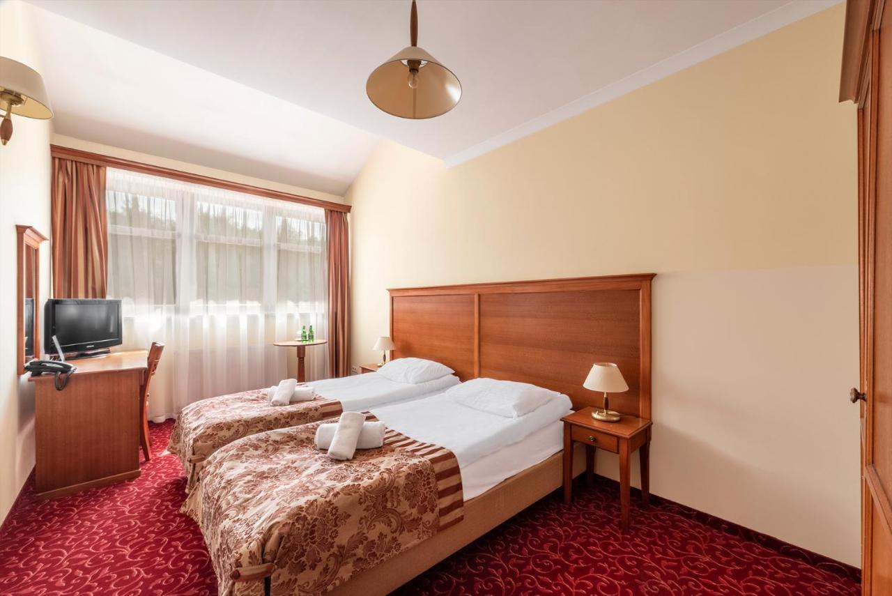 Hotel Stodolka Cminsk Bagian luar foto