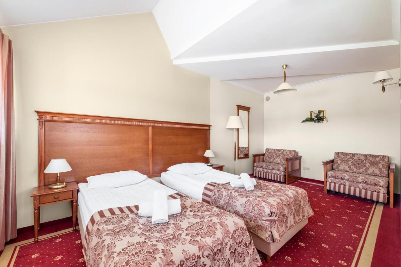 Hotel Stodolka Cminsk Bagian luar foto